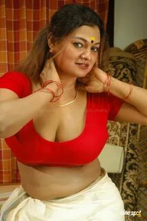 hot nude sex picture South Indian Sex Bomb Actress Showing Sexy Big Boombs ...