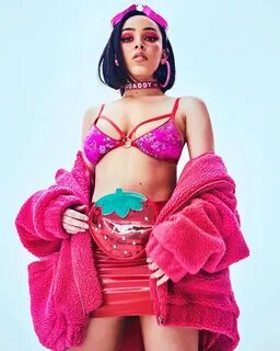 18+ Doja Cat горячие интим фото в нижнем белье и купальнике 