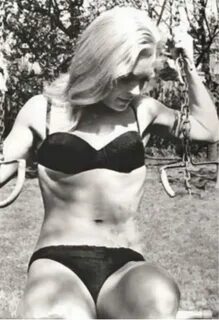 Shirley Eaton picture