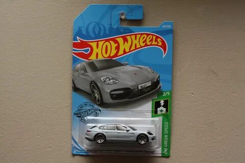 Hot Wheels 2019 HW Green Speed Porsche Panamera Turbo S E-Hy