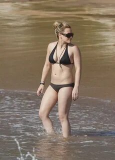 Hilary Duff Pictures. Hotness Rating = 9.56/10
