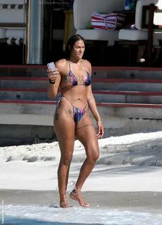 √ Hot Liz Cambage Nude Girl Centre