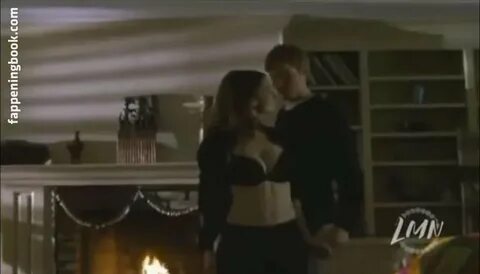 Zoe McLellan Nude.