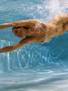 Nude Swimming Women - 53 photos