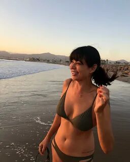 51 Die heißesten Catherine Bell Bikini-Bilder werden dich zu