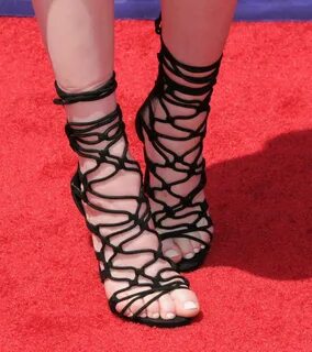 Katherine McNamara Feet (40 images) - celebrity-feet.com