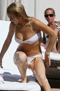 Lindsay Lohan en bikini plutot moulant - Planete-Buzz