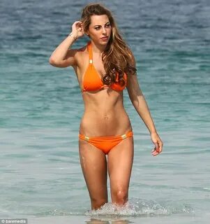 Dani Lawrence parades incredible beach body with Liverpool g