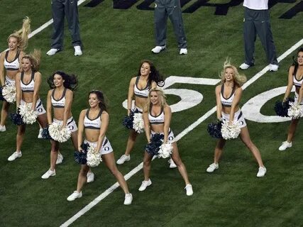 Oregon cheerleaders perform prior to the game at AT&T Oregon