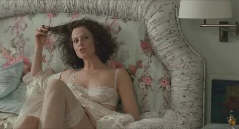 49 Hottest Sigourney Weaver Bikini Shots - Sexy