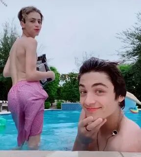 Picture of Asher Angel in General Pictures - TI4U1583853033.