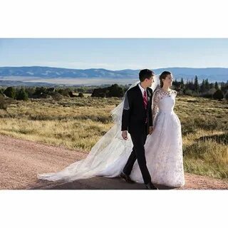 Allison Williams Gets Married in an Oscar de la Renta Weddin