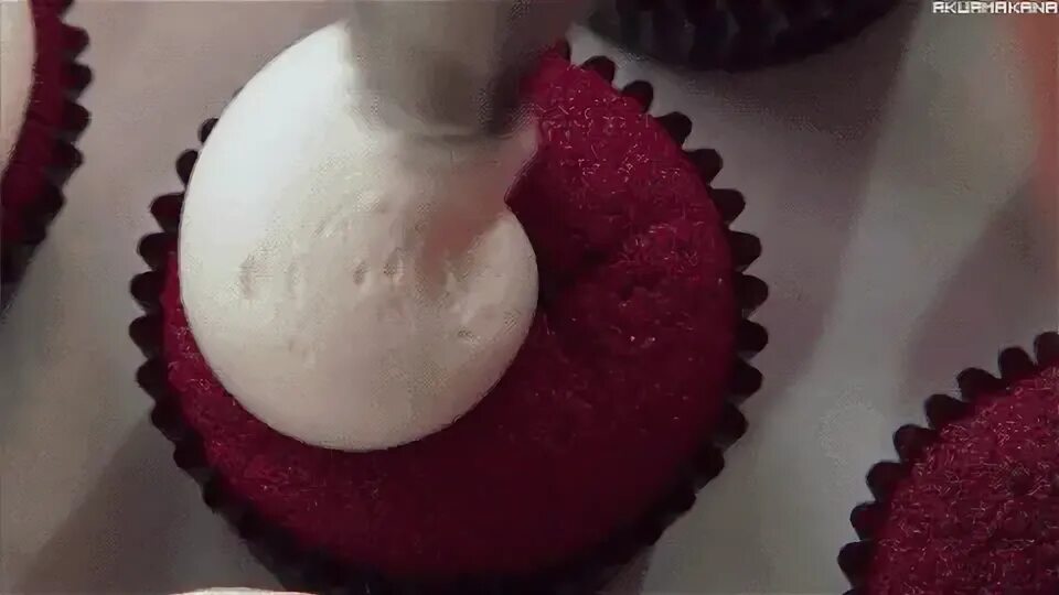 Cupcakes GIF - Find on GIFER