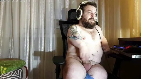 Midget jerks off his dick on webcam and cum.