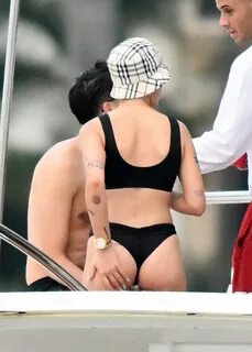 Halsey Having some fun on a yacht in Miami - Celebzz - Celeb