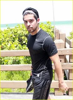 Shirtless Wilmer Valderrama Hits The Beach: Photo 2466398 Sh