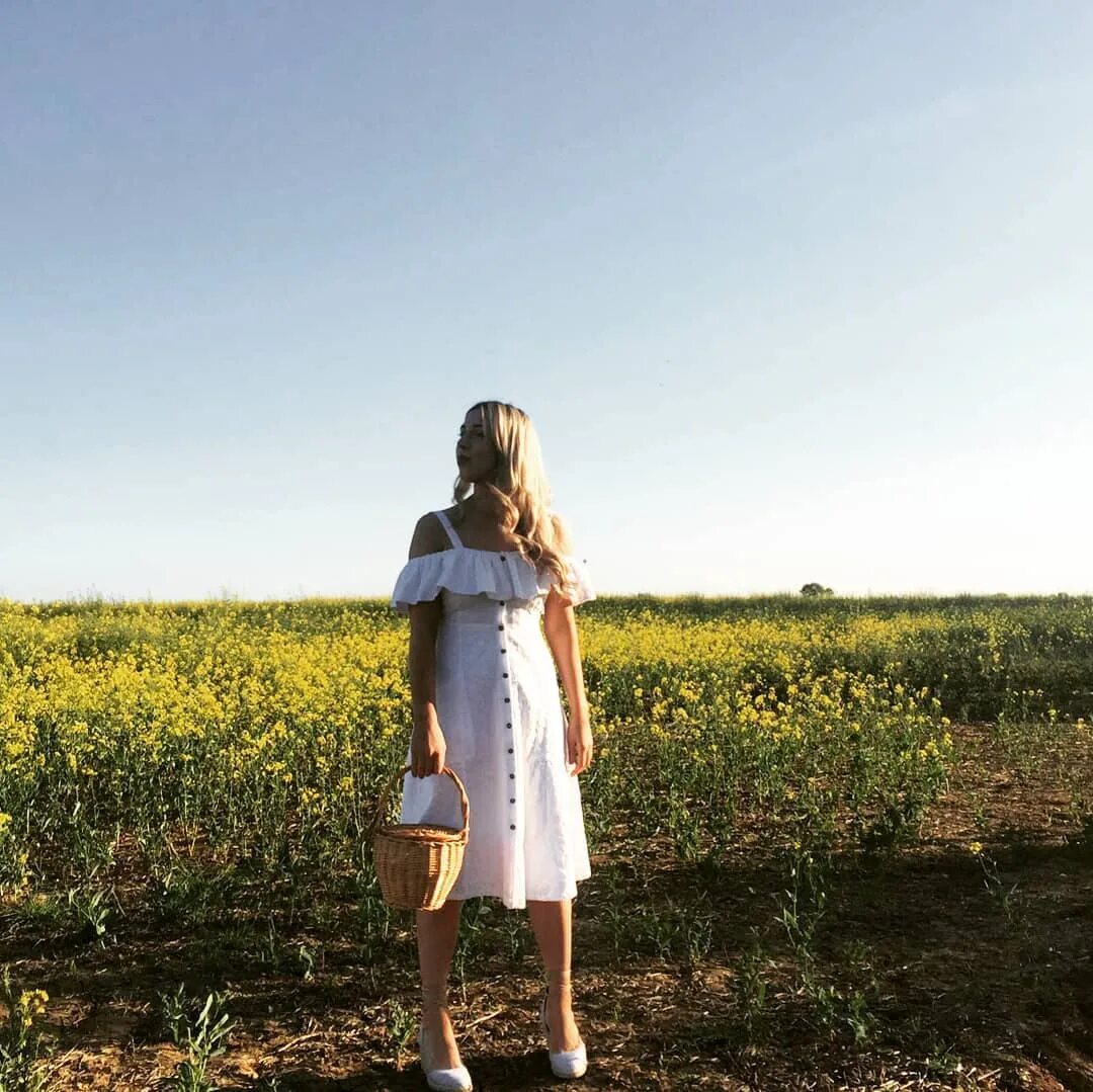 Sarah-Rose Harrison сделал(-а) публикацию в Instagram: “White dresses and b...