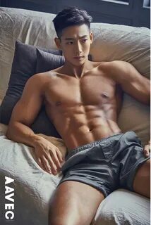 Living Sculpture Korean Hunks 1.