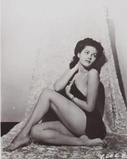 I Love Damsels - Yvonne De Carlo, 1940′s in 2020 Yvonne de c