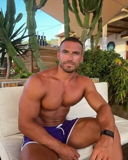 Mike Thurston actually looks natty in his newest pic
