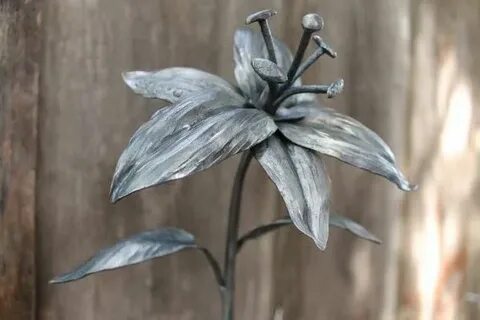 Фотография Metal flowers, Metal sculptures garden, Metal art