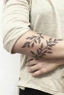 30 Delicate Flower Tattoo Ideas Tatuagem de algemas, Tatuage