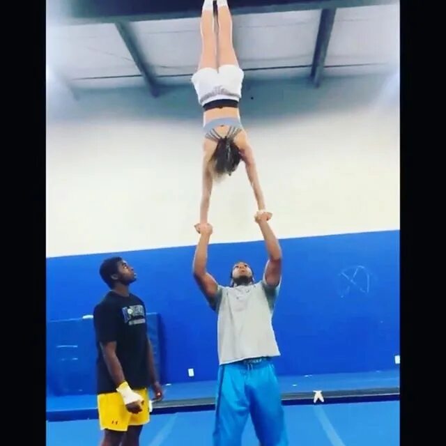 stunting #fulltofeet #geazy #handstand #handtohand #cupie #qp #thesethingsh...
