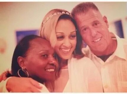 Tia Mowry & Her Parents Celebrity families, Tia and tamera m