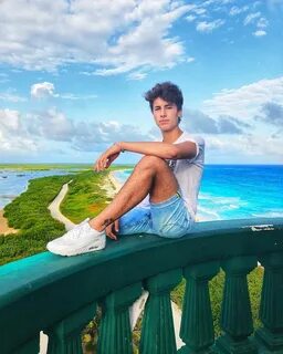 Pin by Ashmita kaur on juanpa zurita Photoshoot, Poses, Sixp