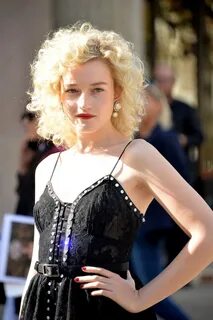 44 hot and sexy photos of Julia Garner, like heaven on earth