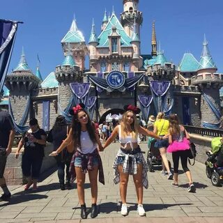 Madison Pettis on Instagram: "2 lil Minnie Mouses @ The Happ