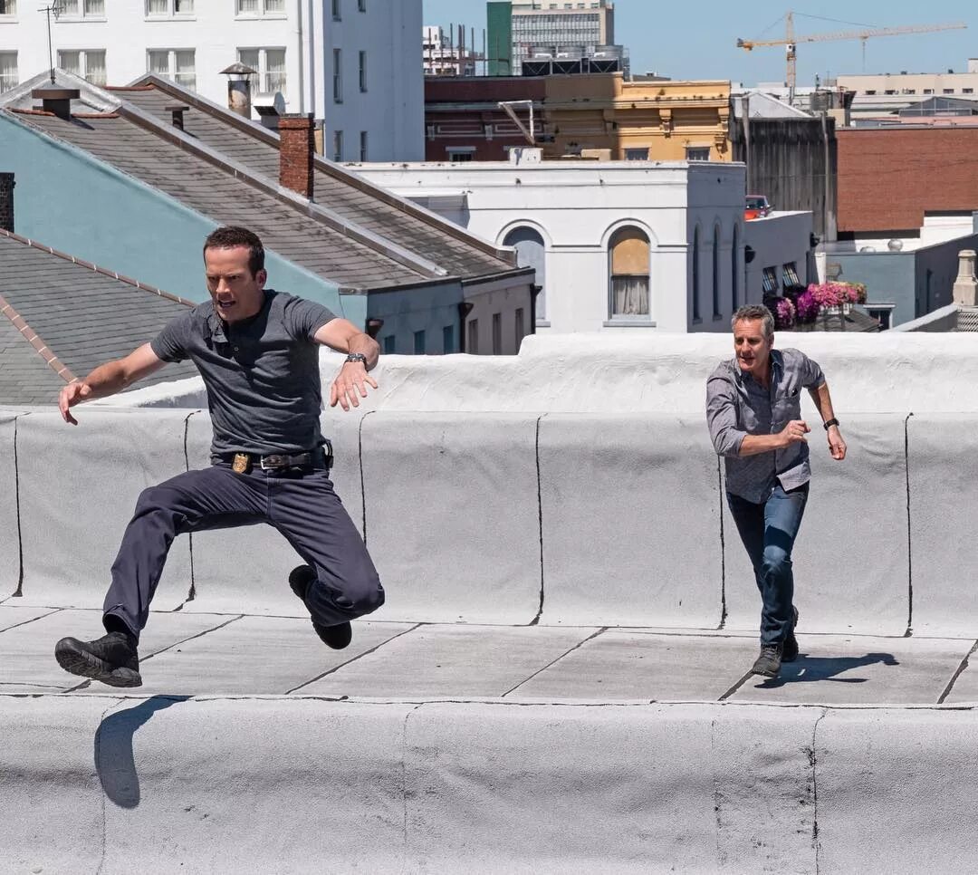 NCIS: New Orleans в Instagram: "#NCISNOLA fans jumping over rooftops t...