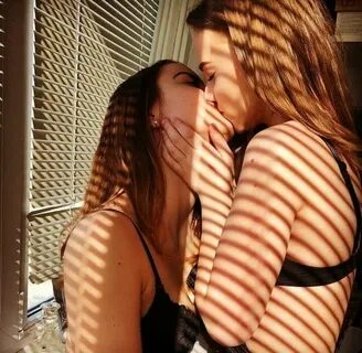 Cute lesbian couple,lesbian kiss Lesbian Love, Lgbt Love, Cute Lesbian Co.....