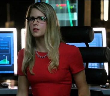 Amanda Waller Felicity smoak, Emily bett rickards, Arrow fel