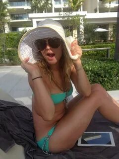 Kaley Cuoco Bikini twitter pic-02 GotCeleb