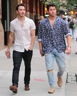 Nick Jonas Brothers / Pin on Jonas Brothers Shirtless - Pena