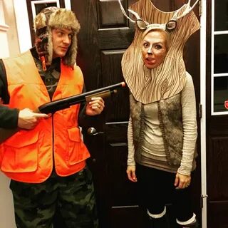 Taxidermy deer and hunter costume Cute couples costumes, Duo