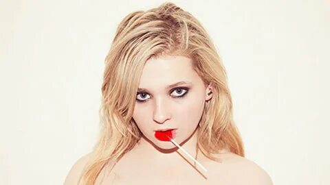 Underage Abigail Breslin In Scandalous Topless Photos - YouT