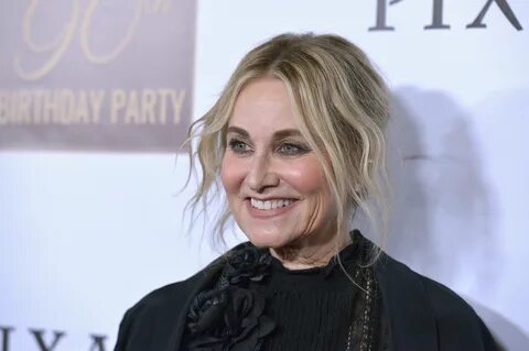 Maureen McCormick Stops By Minneapolis Antique Shop, Asks 'C