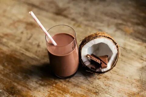 Amandel chocolade-milkshake met kokos