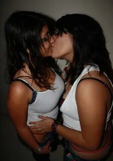 2 teen girls making out - 25 Pics xHamster