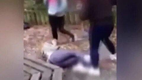 Mädchen-Gang schlägt brutal bei Karlsruhe auf Jugendliche ei