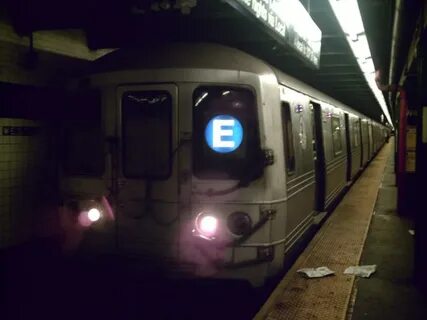File:R46 E train at West Fourth Street-Washington Square Sta