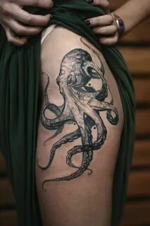 Sketchy octopus tattoo on the left side of the hip. Tattoo a