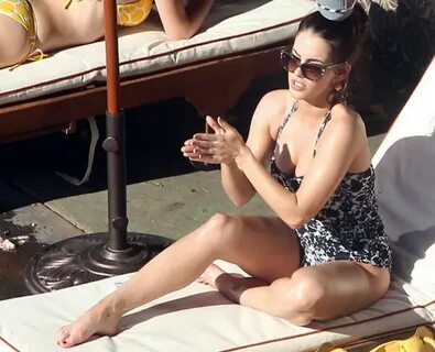 Jessica Lowndes Feet Pictures are NICE - Super Star Feet- Ce