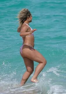DaniLeigh Clicked in Bikini at a Beach in Miami 5 Feb-2020