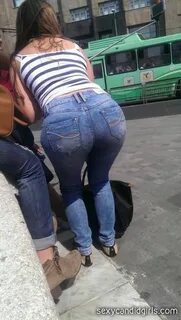Sexy Jeans Girl, Tight Jeans Girls, Myanmar Women, Jeans Ass, Perfect Jeans, Curv...