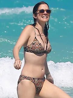 Julie Gonzalo Bikini In Miami-02 GotCeleb