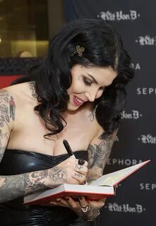 First Solo Art ipakita "New American Beauty" - Kat Von D lit