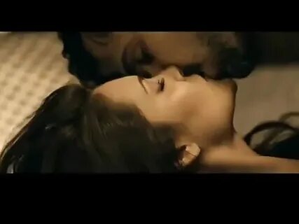 Esha Gupta and emran hashmi hot kissing scene jannat2 - YouT